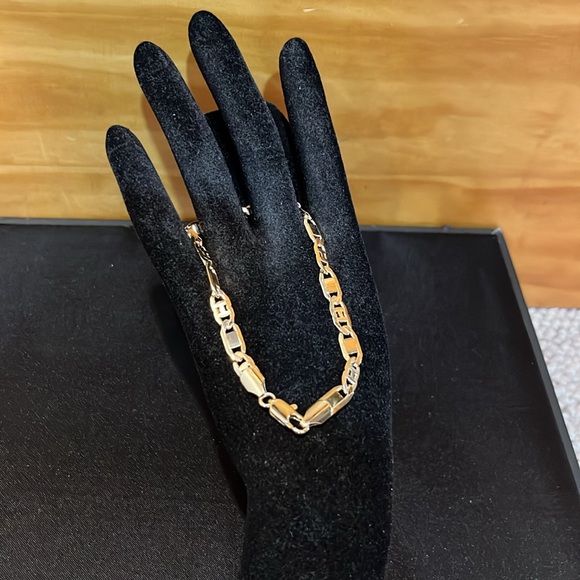 Beautiful 14k Gold Plated Bracelet - Unisex - Picture 5 of 6